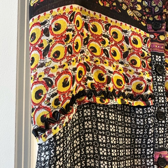 Colorful Patterned Sleeveless Top - Picture 3 of 4